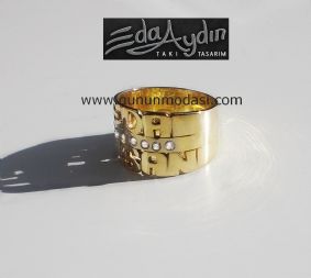 ÝKÝ ÝSÝMLÝ TAÞLI YÜZÜK